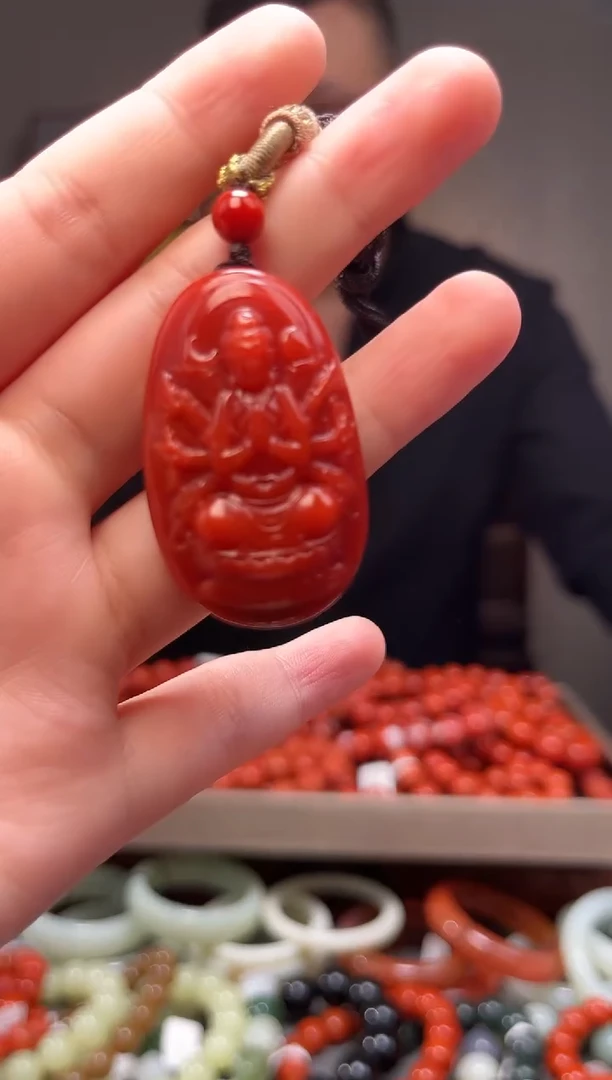 颈饰未镶嵌南红玛瑙吊坠