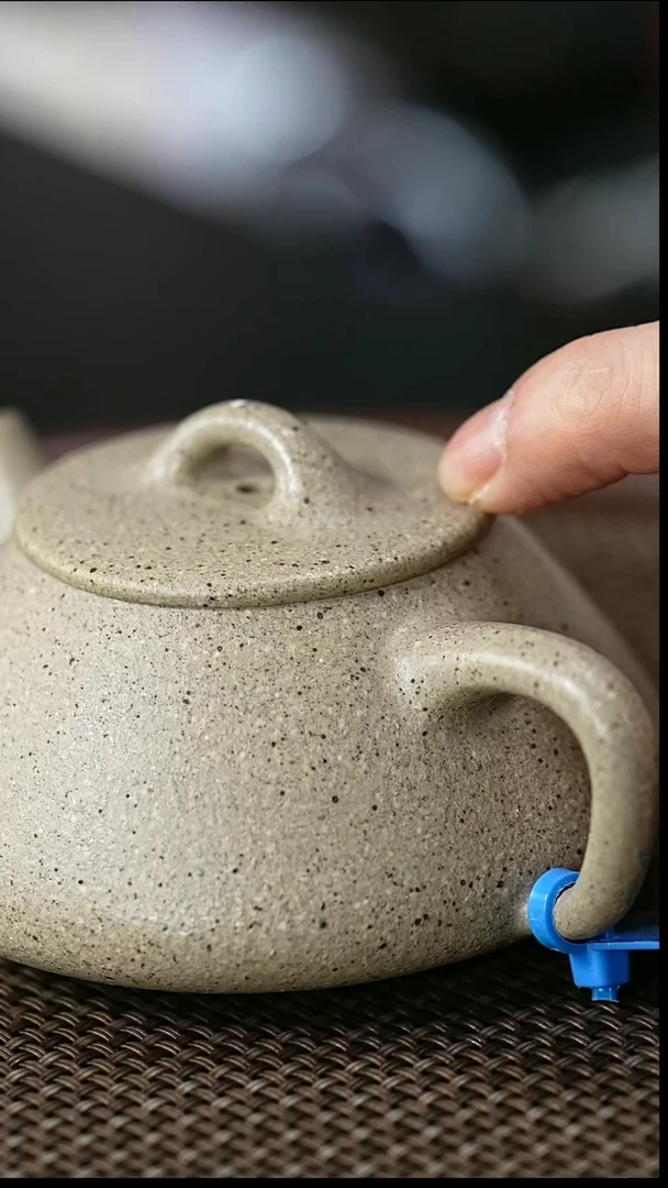 茶壶紫砂平盖石瓢-黑段-全手工微微瑕-170cc