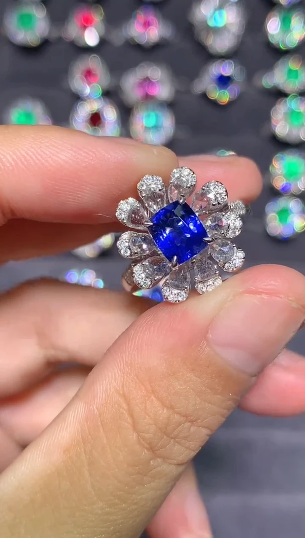 戒指蓝宝石18K金镶嵌1.58CT  缅甸无烧