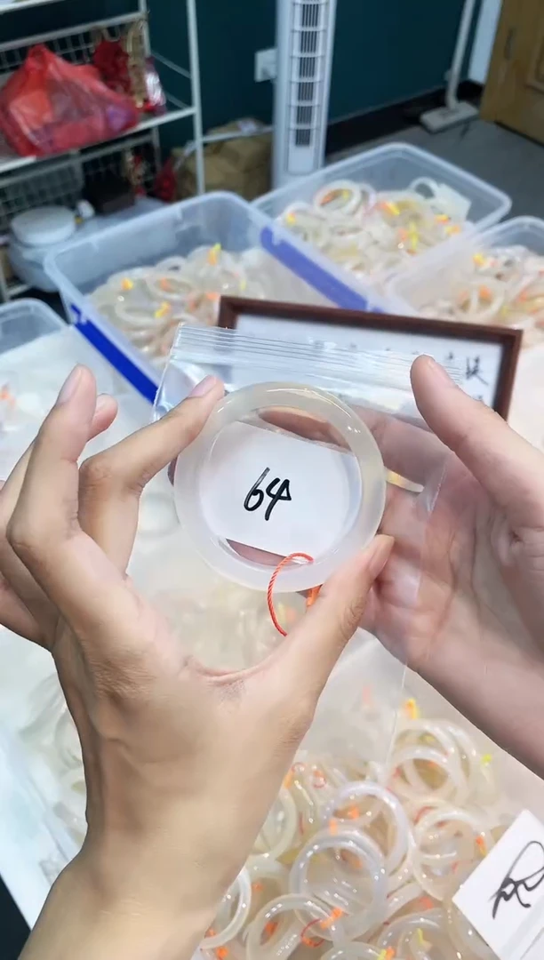 玛瑙/玉髓手镯未镶嵌64-