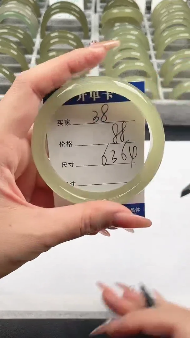 未镶嵌手镯石英质玉葡萄肉63/64