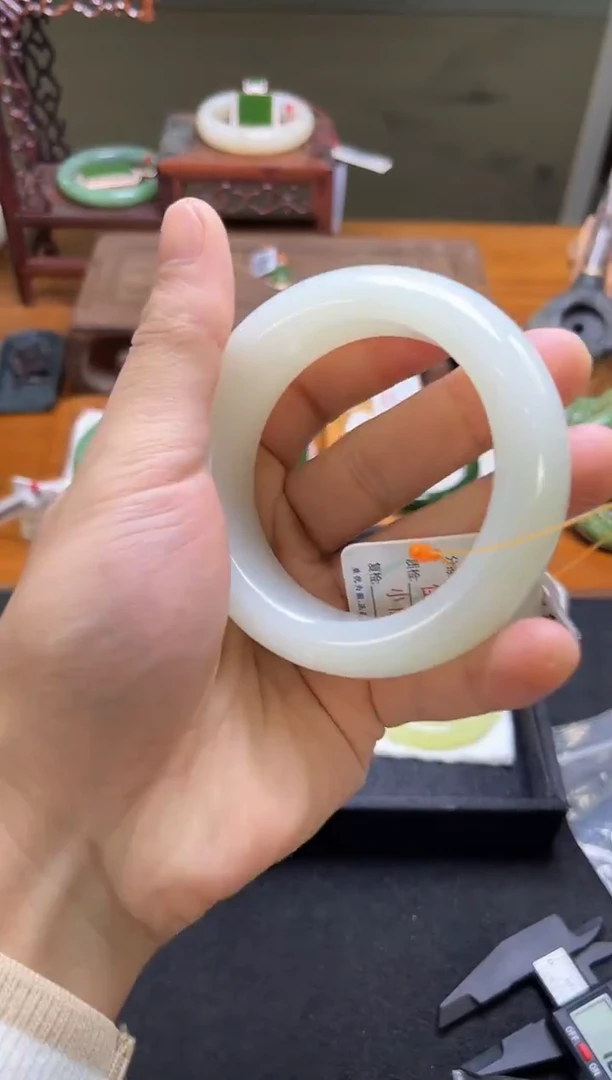 未镶嵌手镯和田玉且末天泰白玉 57圈