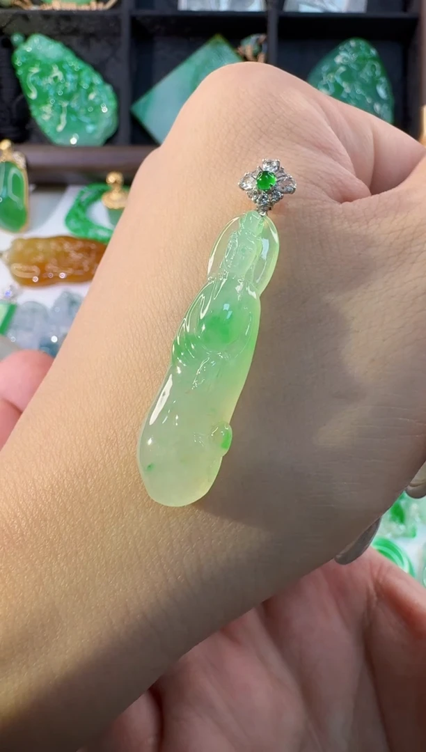 颈饰18K金镶嵌翡翠缅甸A货翡翠