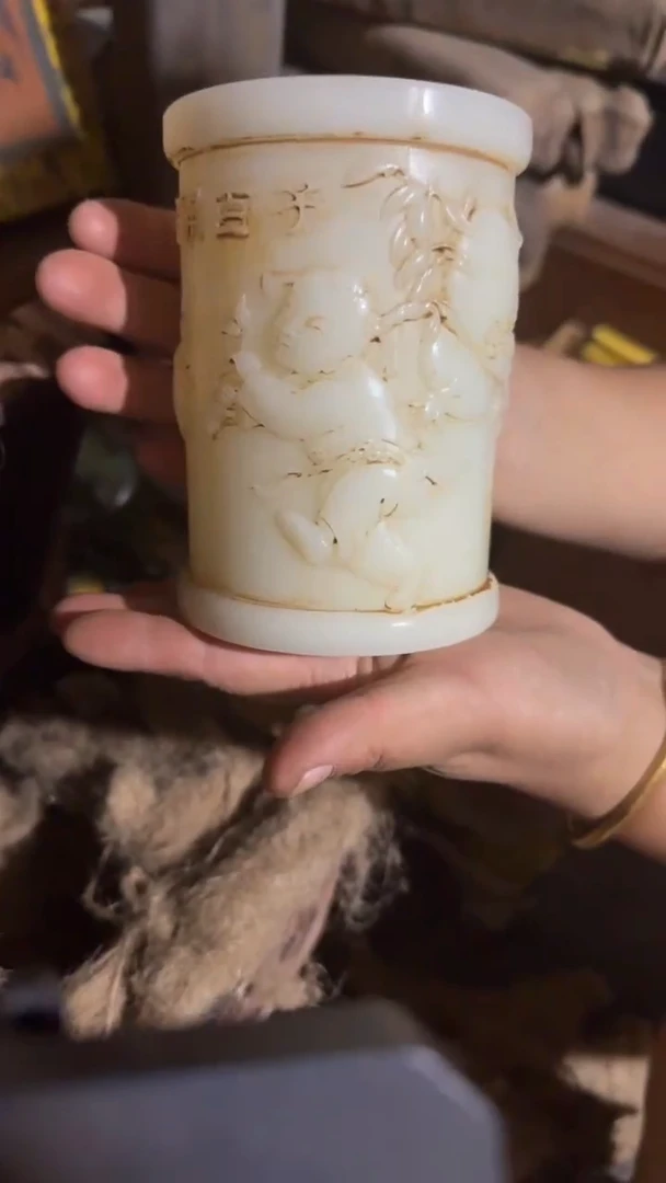 木闪电购链接精品摆件王小孩笔筒