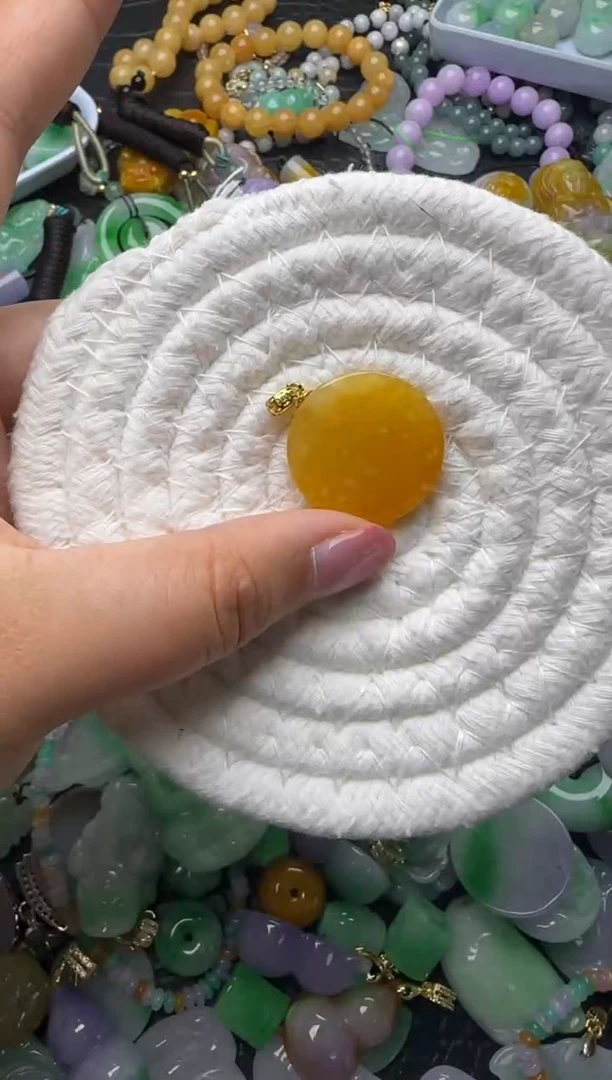 颈饰未镶嵌翡翠天然缅甸翡翠吊坠