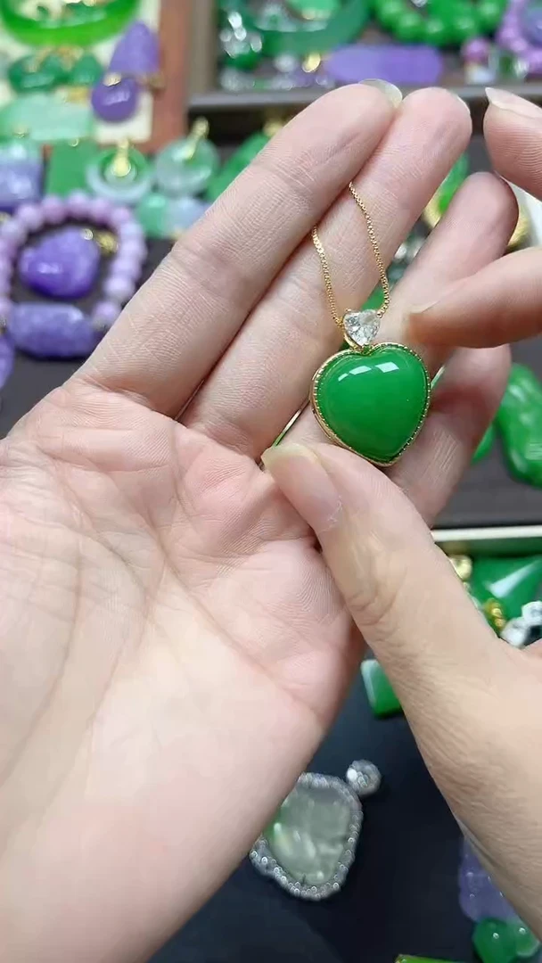 颈饰未镶嵌翡翠爱心镶嵌