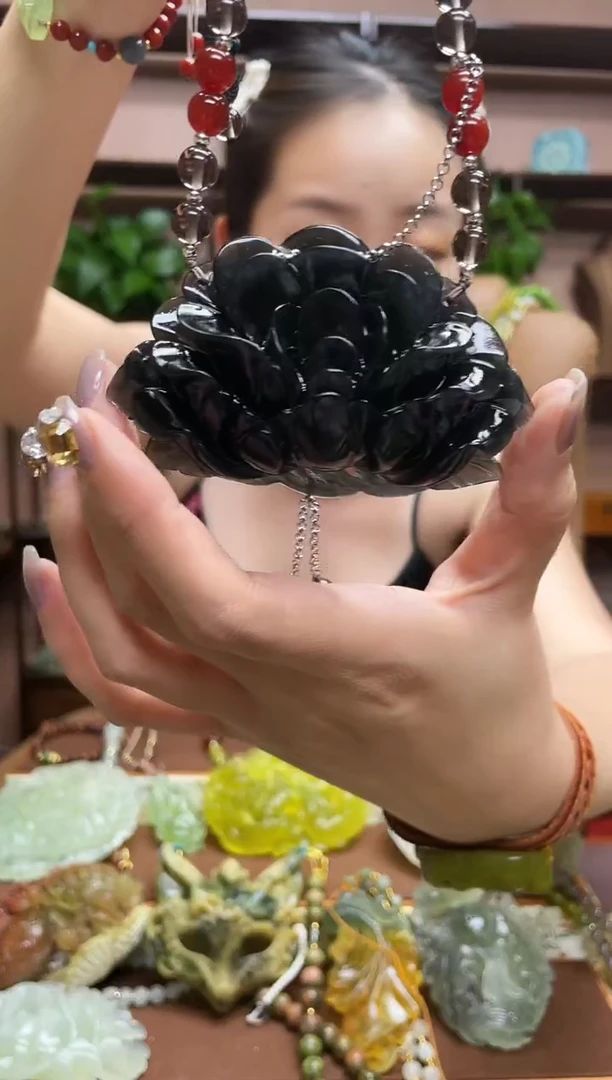 未镶嵌蛇纹石玉颈饰·