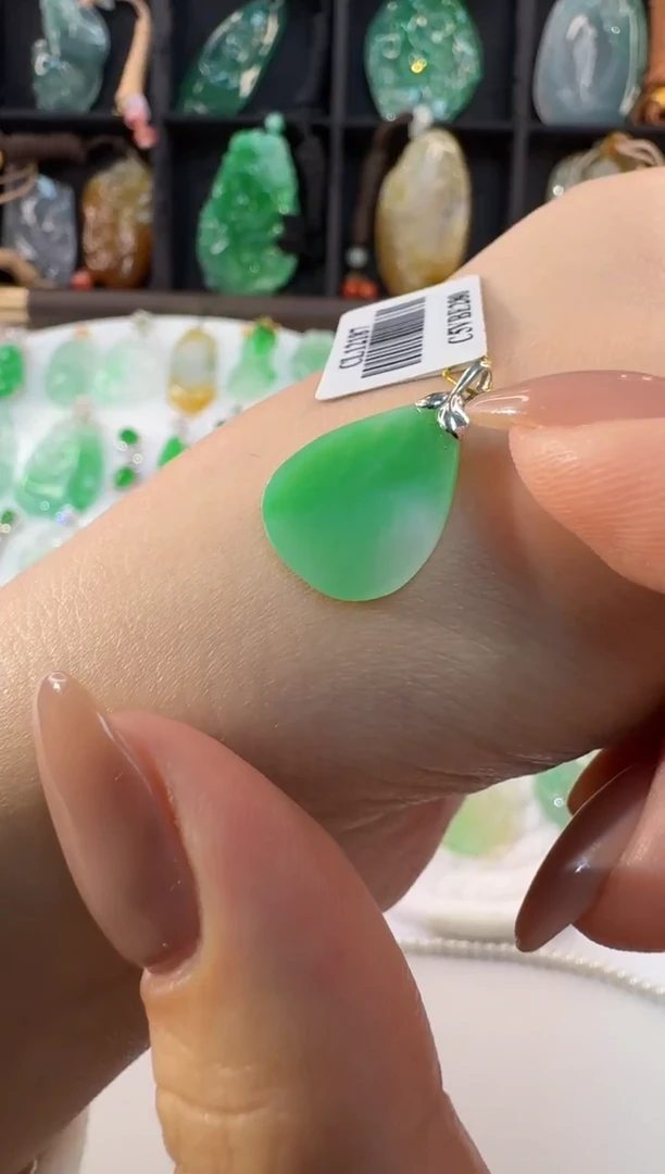 颈饰18K金镶嵌翡翠缅甸A货翡翠