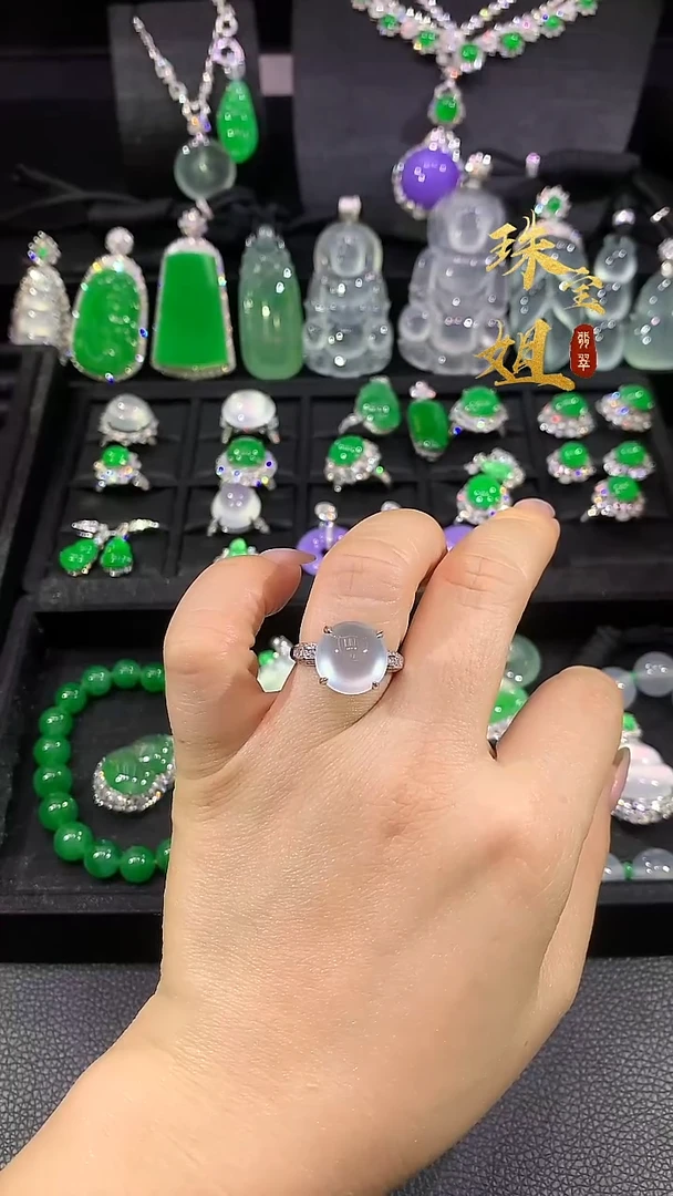 18K金镶嵌戒指翡翠戒指