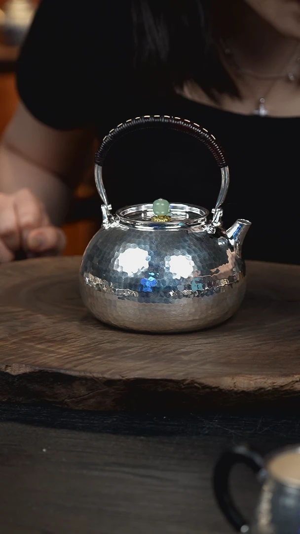 新品锤纹银壶410克 560毫升