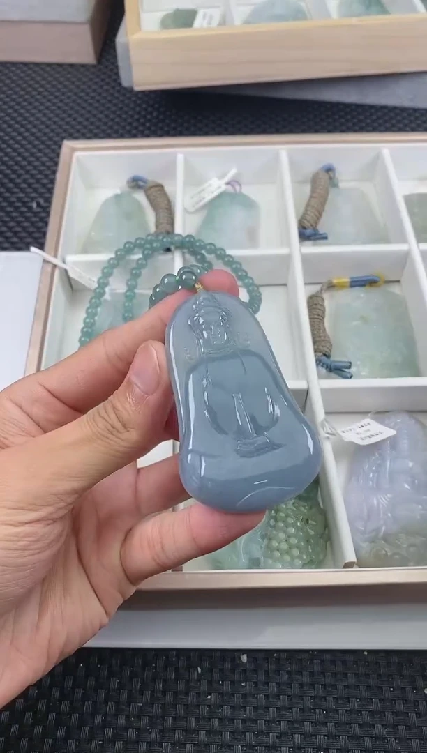 翡翠未镶嵌颈饰