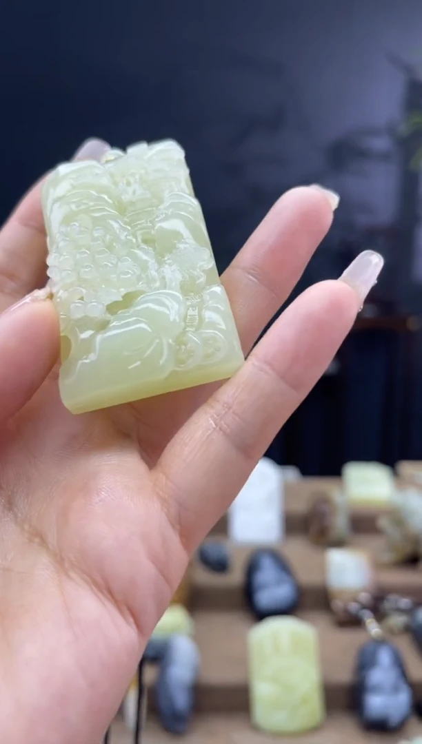 颈饰未镶嵌和田玉1