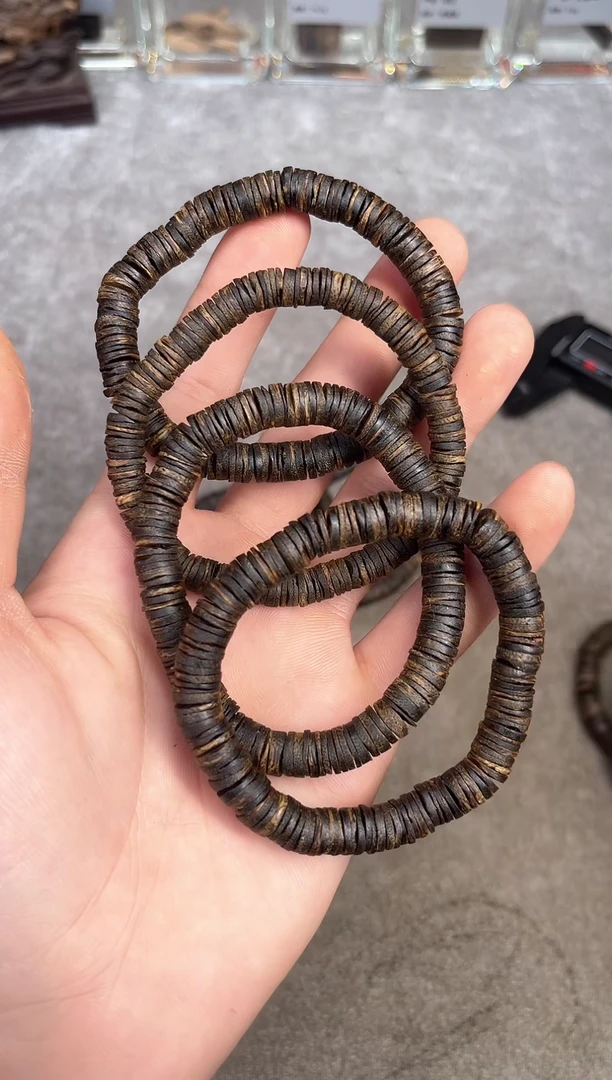 【闪购商品】沉香手串46号沉水红骨凹身多样性发货1条