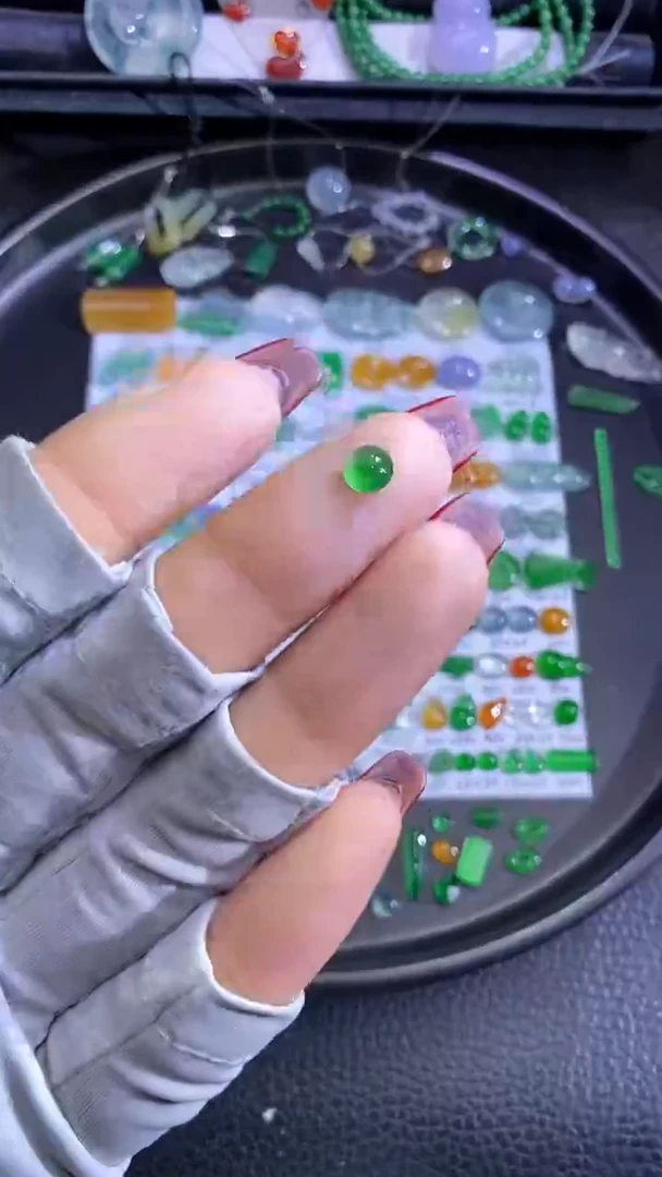 未镶嵌挂件翡翠蛋面