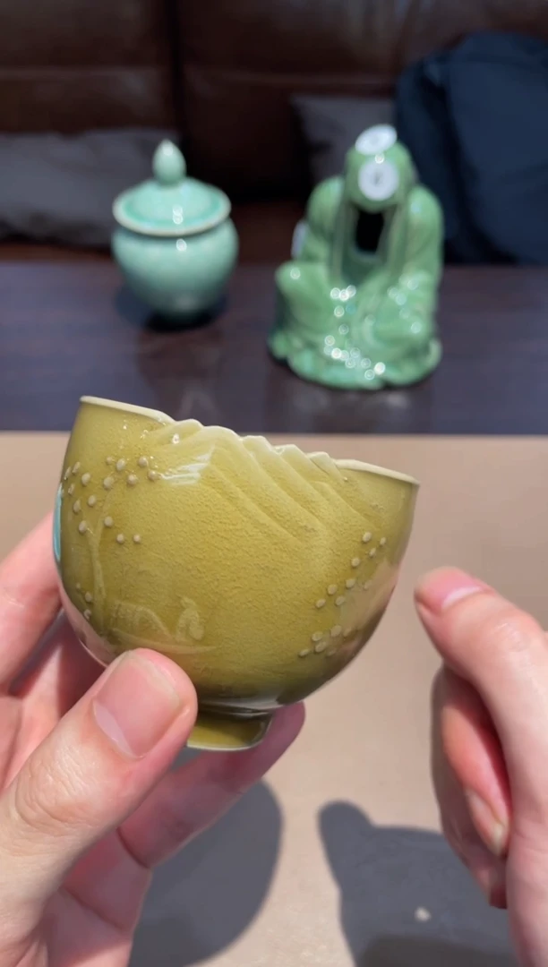 10窑承龙泉青瓷黄釉山水杯