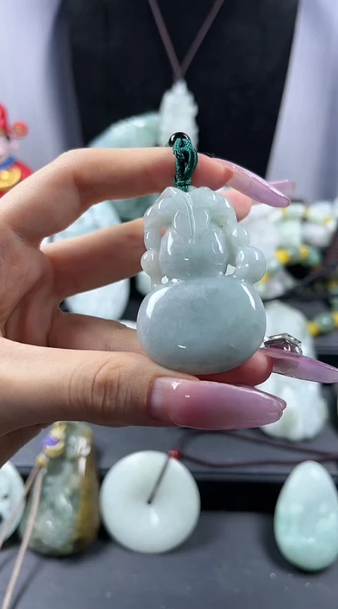 翡翠未镶嵌颈饰小葫芦