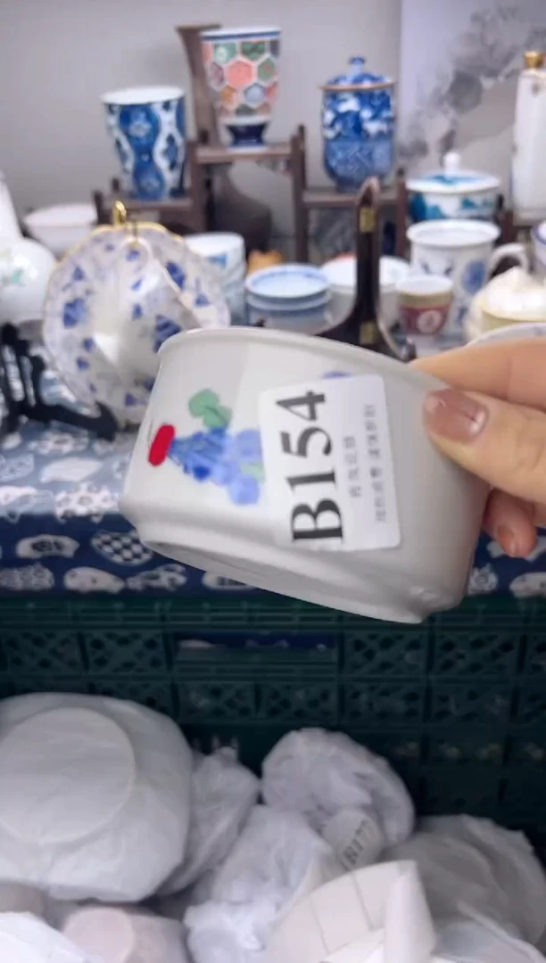 瓷片八****?   B154