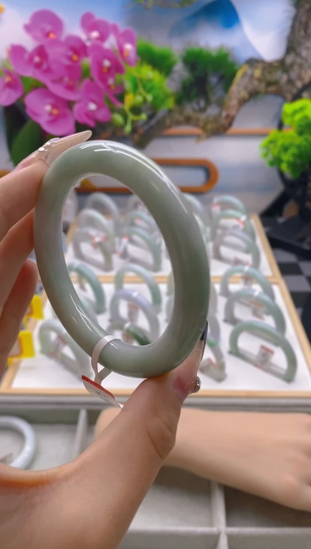 翡翠手镯未镶嵌翡翠AAAAA