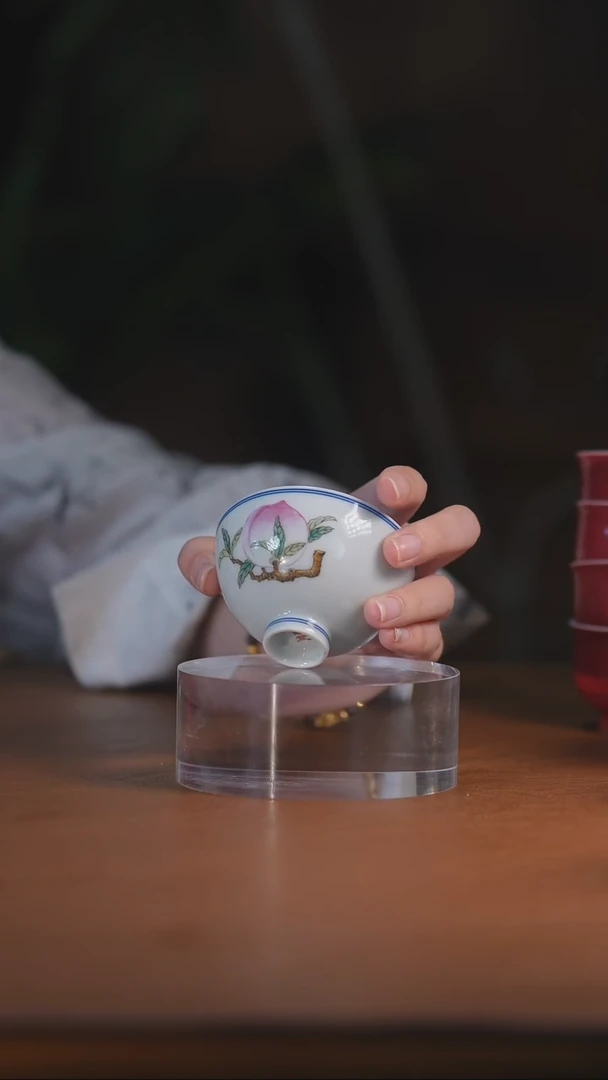 粉彩仙桃鸡心杯