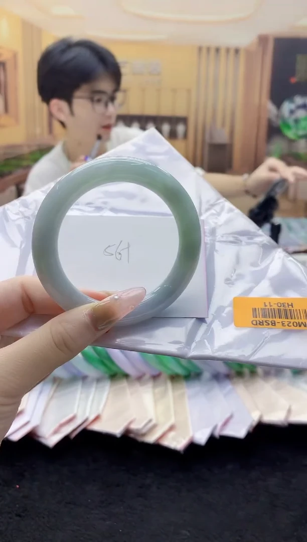 翡翠手镯未镶嵌    H30-11