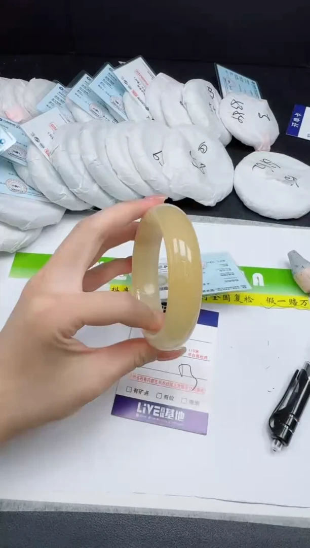 未镶嵌手镯石英质玉085-6162