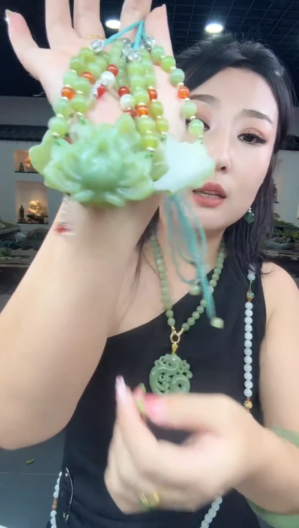 岫玉未镶嵌颈饰湖水绿小荷花