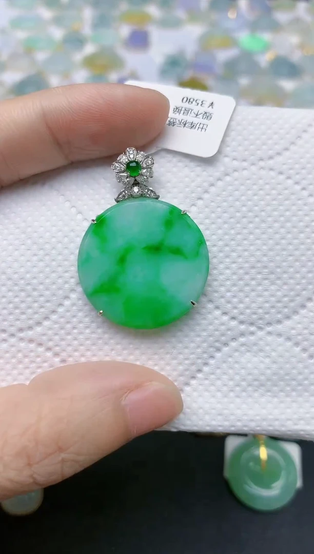 翡翠18K金镶嵌颈饰天然缅甸A货翡翠