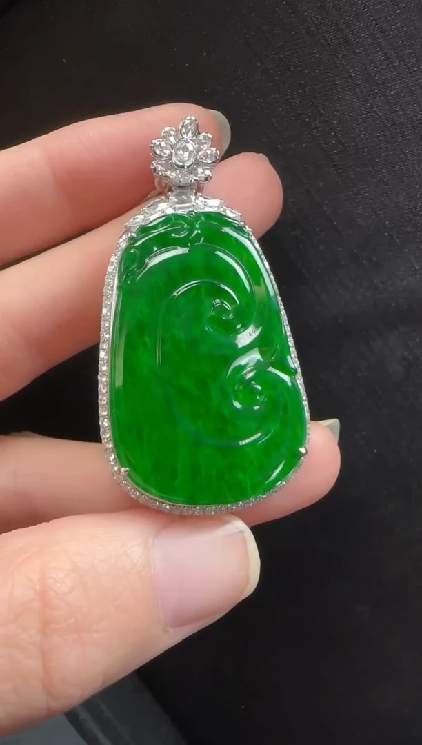 颈饰18K金镶嵌翡翠420如意一个