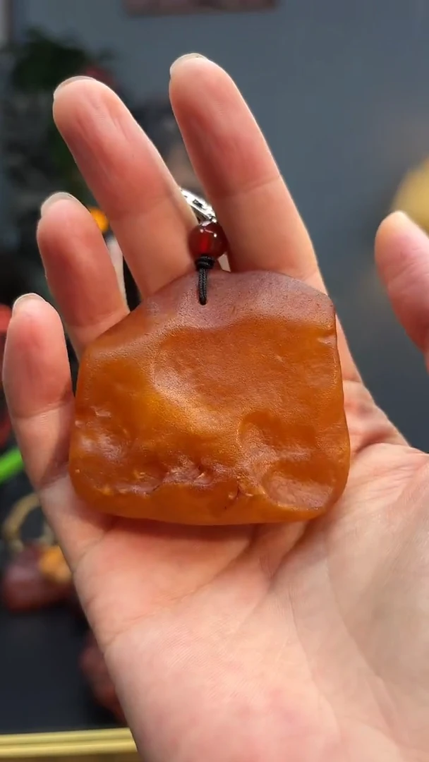未镶嵌颈饰琥珀吊坠