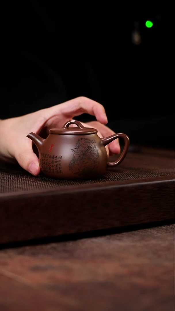 宜兴紫砂紫泥纳福