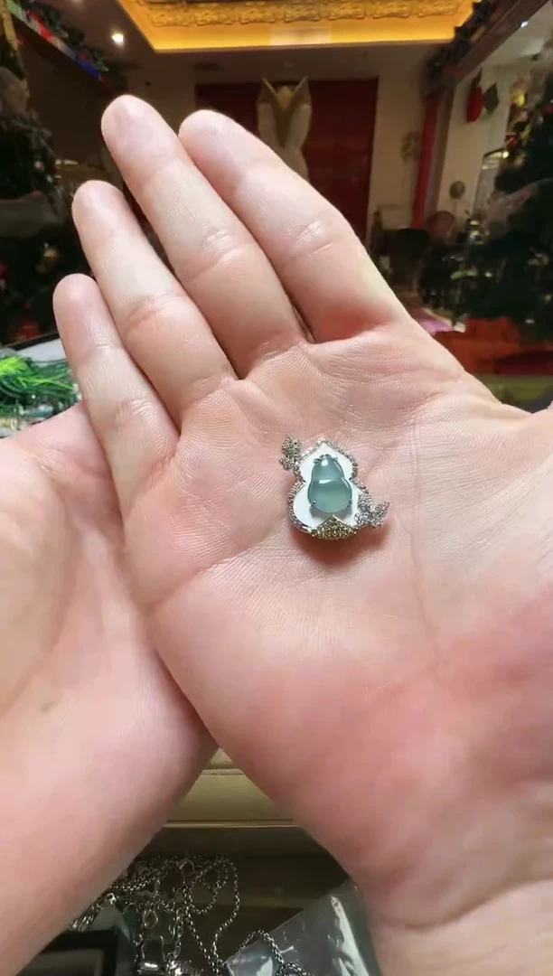 【闪购商品】翡翠吊坠(不含链)未镶嵌翡翠