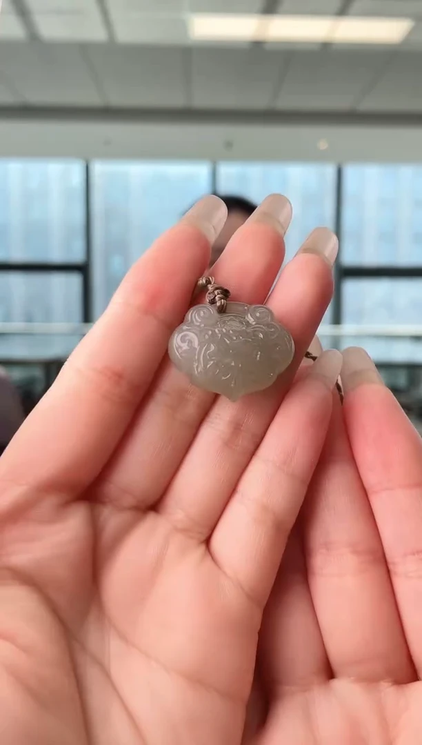 颈饰未镶嵌和田玉锁 无