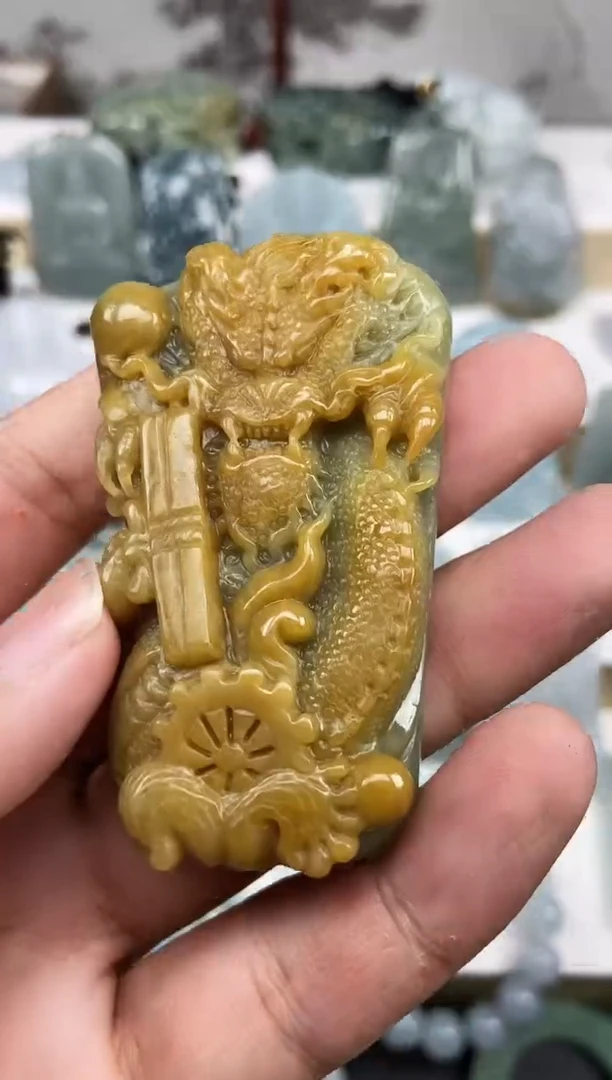 颈饰未镶嵌翡翠龙牌