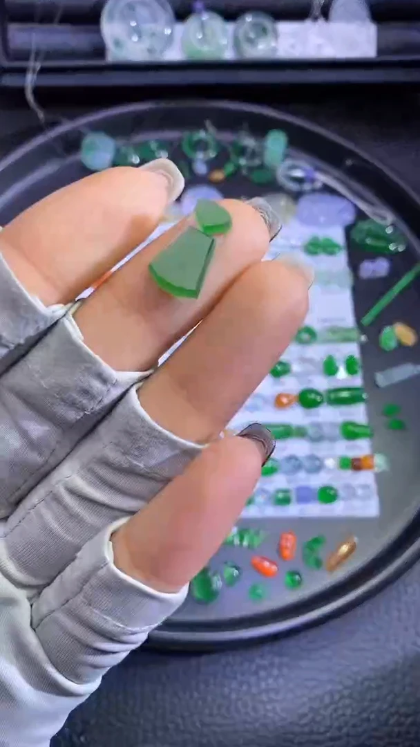 未镶嵌挂件翡翠牌