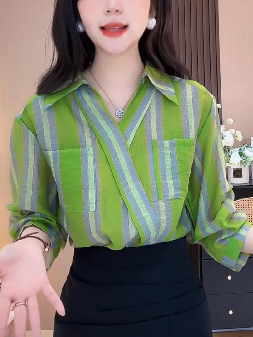 589设计感短袖捏褶条纹衬衫女夏季法式气质宽松V领独特别致上衣