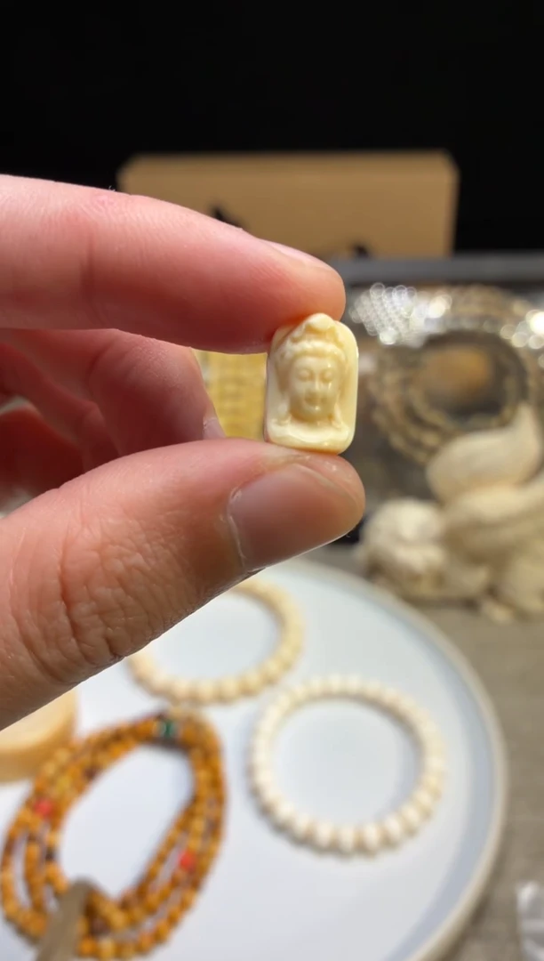 其他猛犸象牙C03观音配饰带皮款14*9mm  1颗