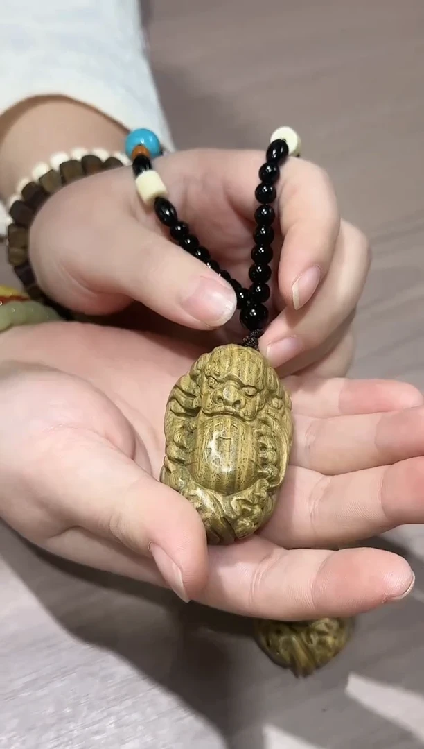 维腊木（绿檀）把件狮子把件