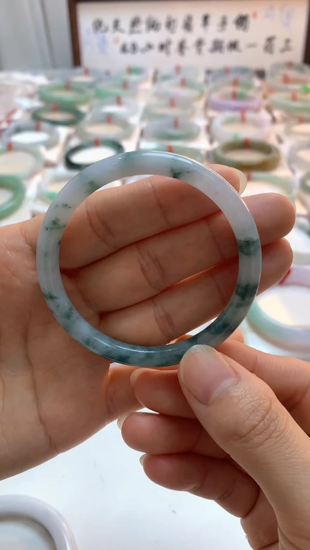 未镶嵌手镯翡翠52.8圆条飘花