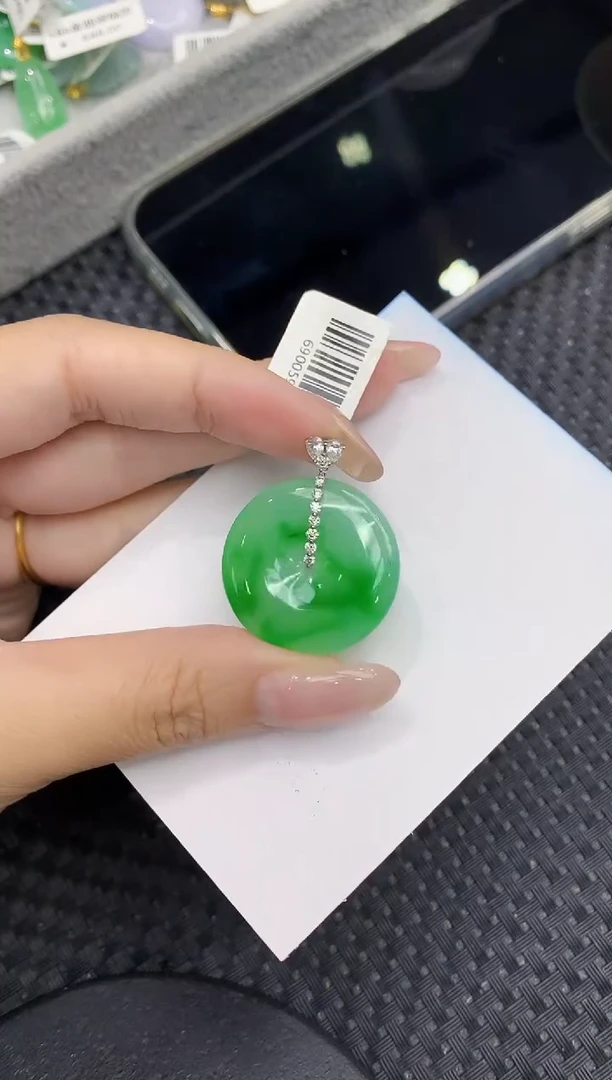 翡翠18K金镶嵌颈饰111111111