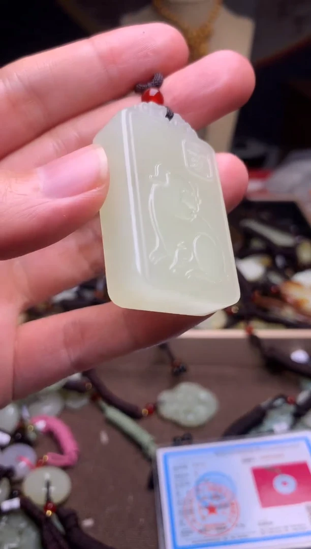 玉新疆料青海料清水吊坠