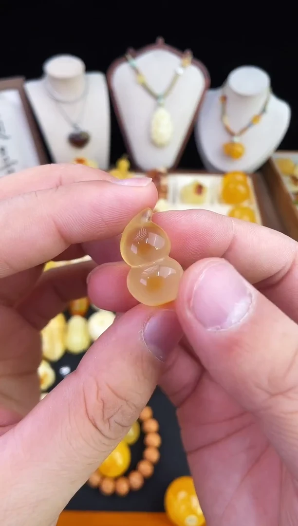 琥珀未镶嵌珠宝奇石柒月