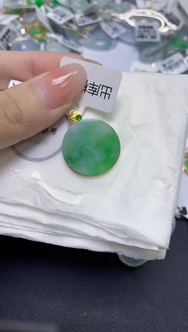 颈饰18K金镶嵌翡翠天然缅甸翡翠A货百元以上9元证书费自理