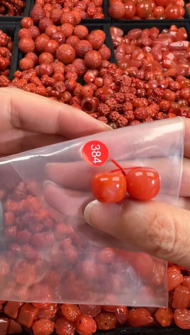 南红玛瑙未镶嵌颈饰1