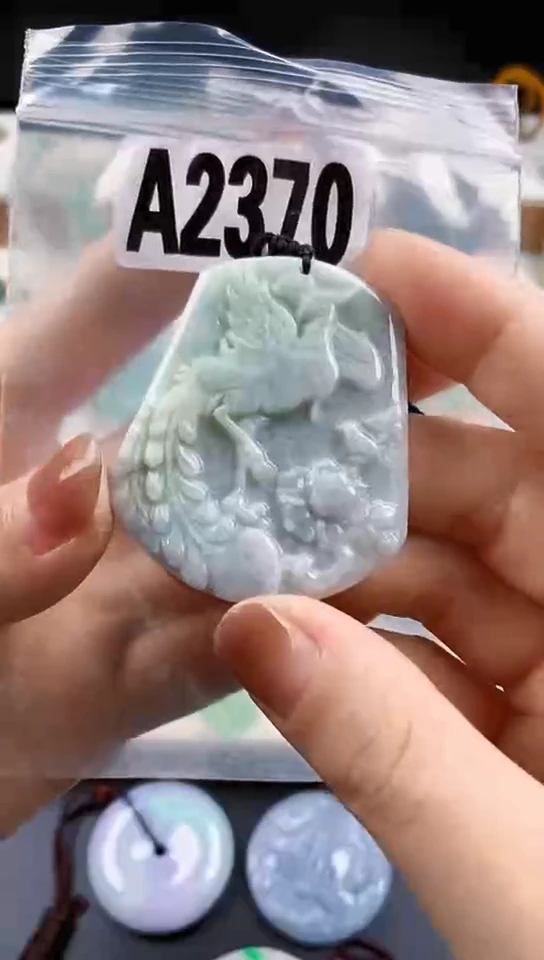 颈饰未镶嵌翡翠天然翡翠吊坠挂件