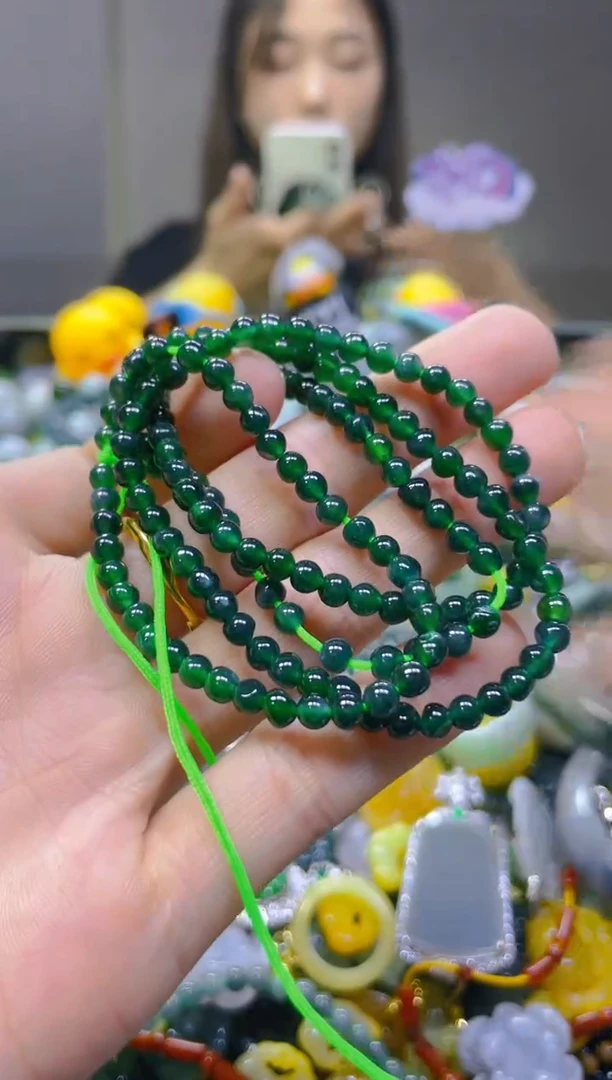 翡翠未镶嵌颈饰4MM/N/翡翠A货，一件也可是批发价