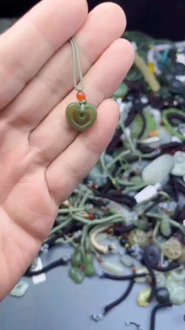 和田玉未镶嵌颈饰多样性发货  拍一发一