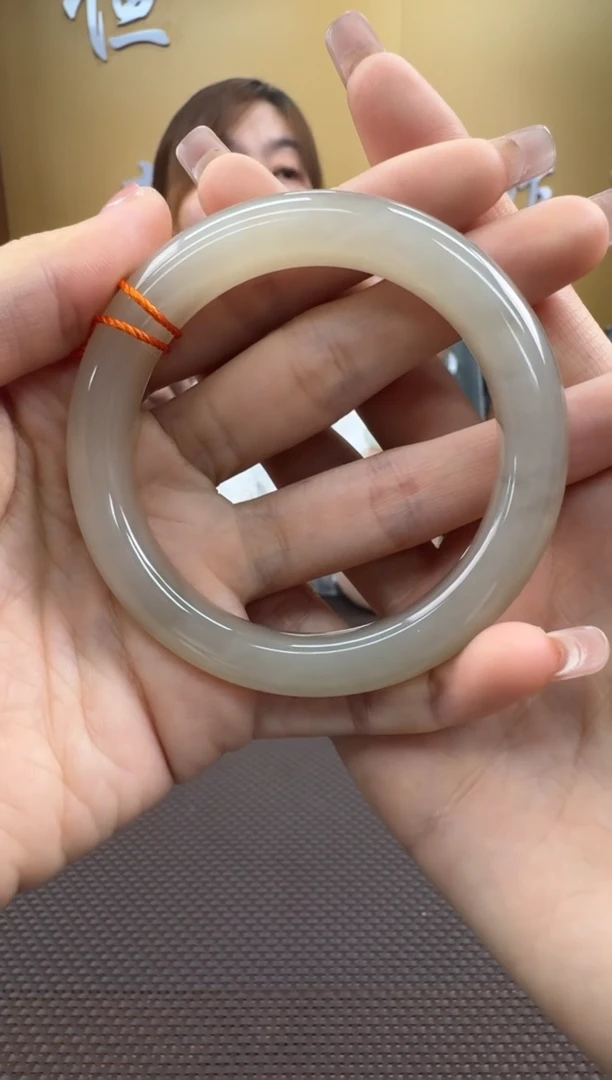 【闪购商品】和田玉手镯未镶嵌56