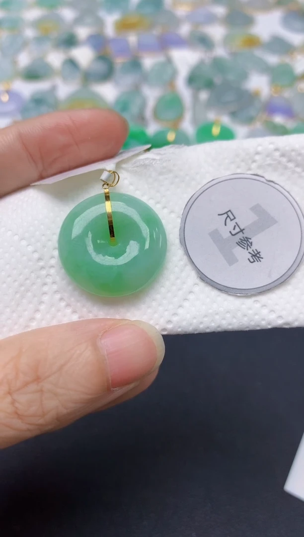 翡翠18K金镶嵌颈饰天然缅甸A货翡翠