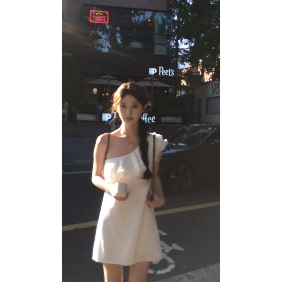 MARIE.COCO法式初恋白月光穿搭设计感荷叶边斜肩连衣裙夏绝美裙子