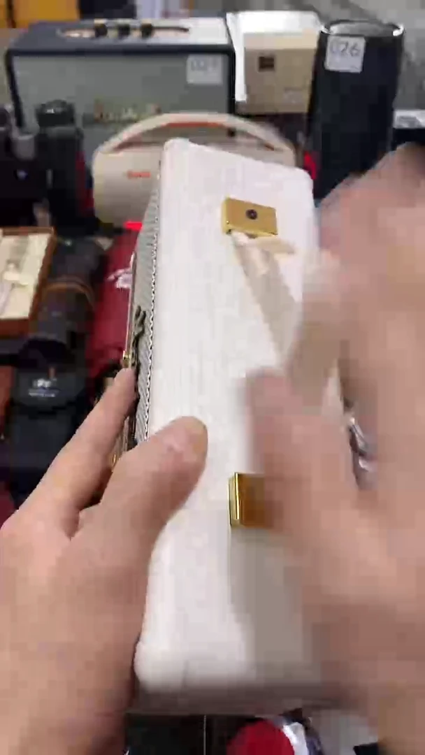 瓷片闪购商品  如图所示